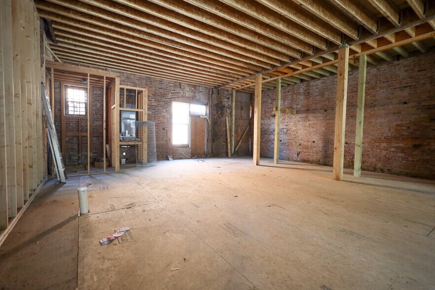 More Photos Of 351-355 Martin Luther King Jr Blvd, Savannah Storefront Retail Residential For Lease