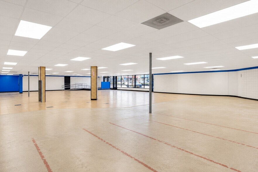More Photos Of 17000 Hawthorne Blvd, Lawndale Restaurant For Lease