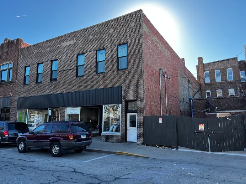 More Photos Of 120 N Side Sq, Macomb Storefront Retail Residential For Sale