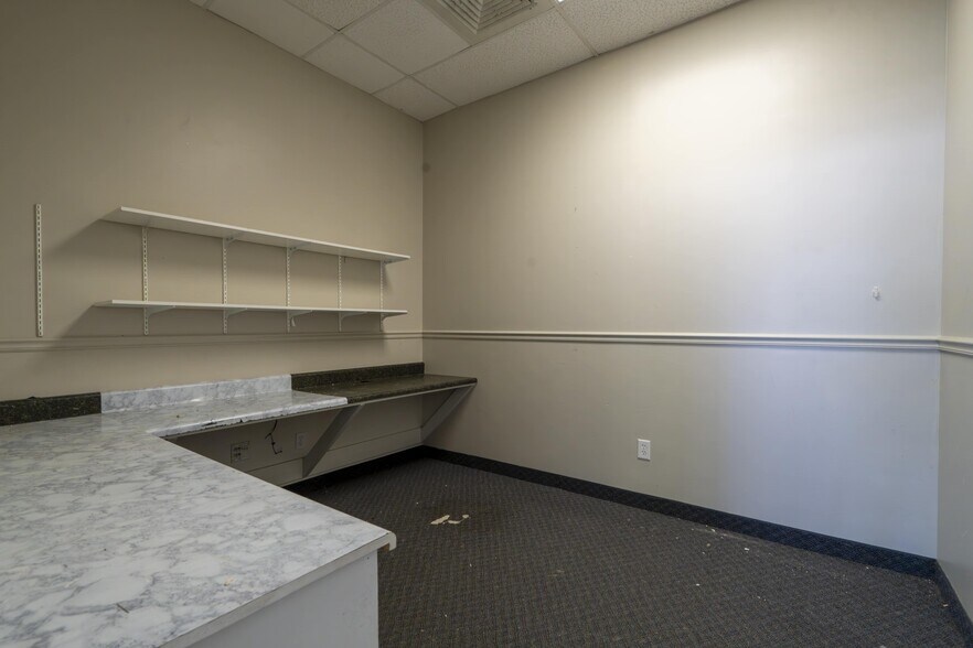 More Photos Of 439-489 N Cannon Blvd, Kannapolis Unknown For Lease