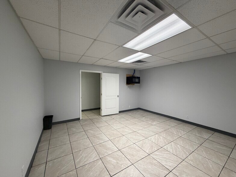 More Photos Of 1720 E 7th St, Odessa Industrial For Lease