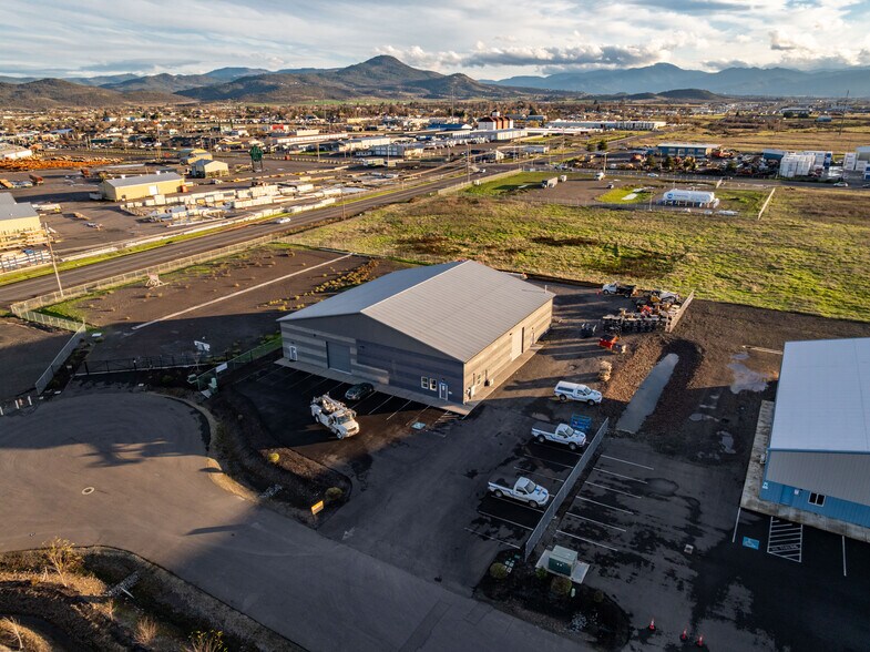 More Photos Of 1918 Bobcat Way, White City Warehouse For Sale