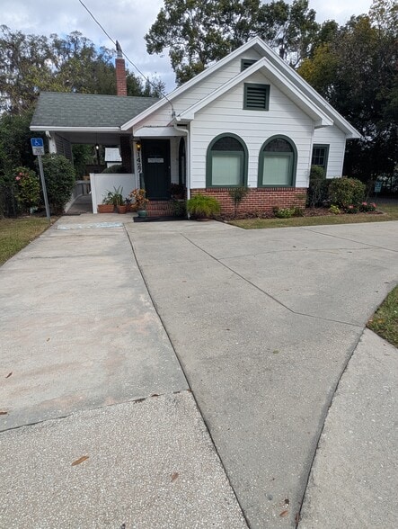 Primary Photo Of 1427 E Fort King St, Ocala Flex For Sale