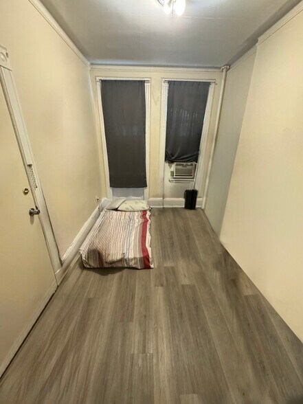 More Photos Of 902 West St, Union City Multifamily For Sale