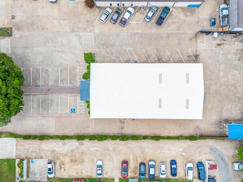 More Photos Of 110 Gotcher Ave, Lake Dallas Warehouse For Sale