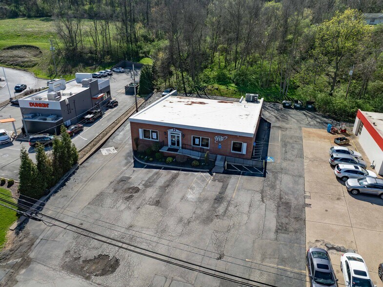 More Photos Of 196 Murtland Ave, Washington Office For Lease