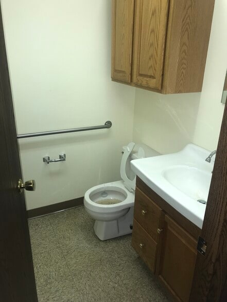 More Photos Of 227 N Jefferson St, New Castle Medical For Sale