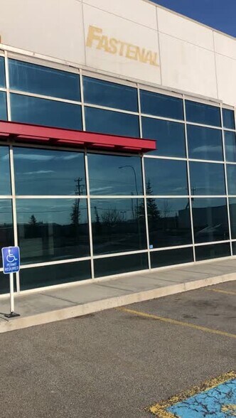 Primary Photo Of 118 East Lake Blvd NE, Airdrie Warehouse For Lease