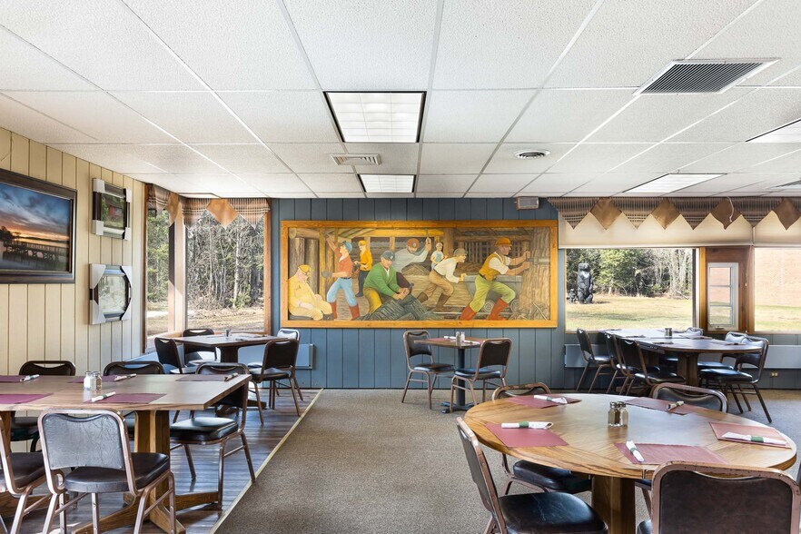 More Photos Of 400 Main St, White Pine Hotel For Sale