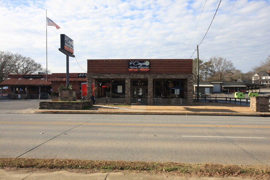 More Photos Of 217 W Elm St, Rockmart Specialty For Sale