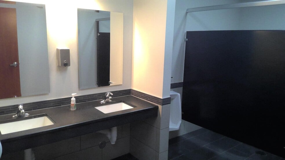 More Photos Of 1455 S Barrington Rd, Barrington Self Storage For Lease