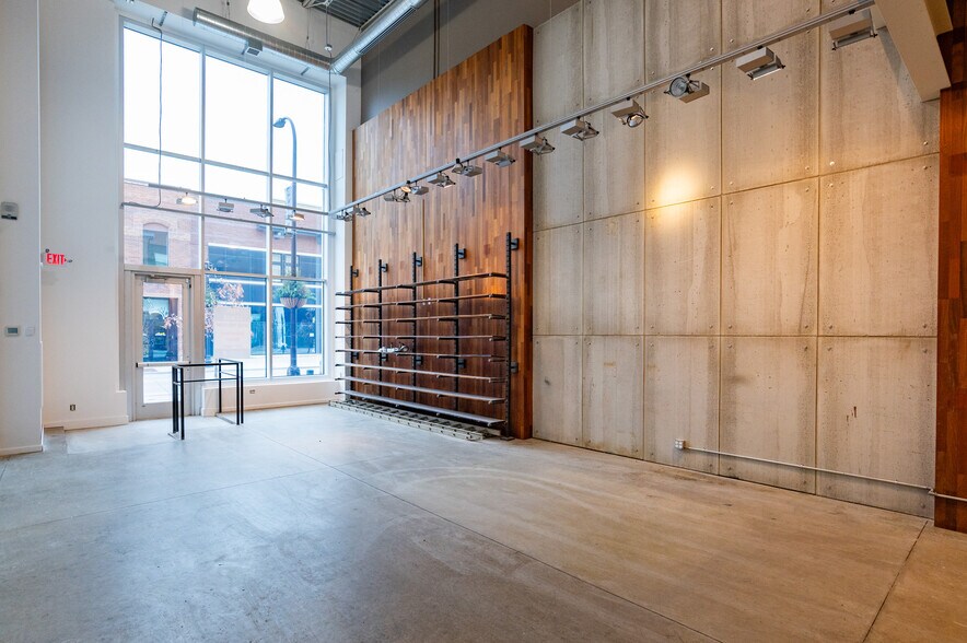 More Photos Of 3008 Hennepin Ave, Minneapolis Storefront For Lease