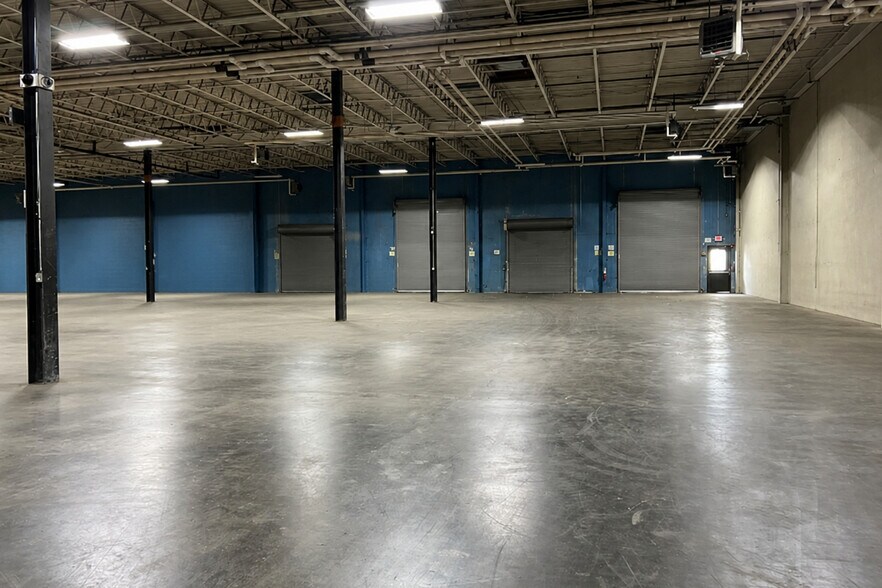 More Photos Of 30 Nutmeg Dr, Trumbull Flex For Lease