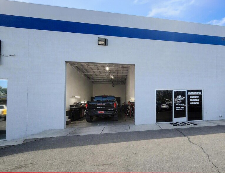 More Photos Of 120-140 Riverside Rd, Mesquite Showroom For Lease
