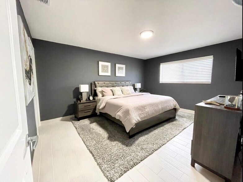 More Photos Of 2638 Lake Dr, Riviera Beach Apartments For Sale