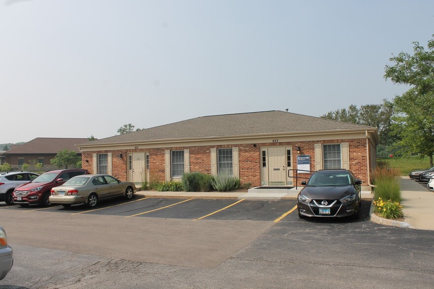 More Photos Of 421-425 Williamsburg Dr, Geneva Medical For Lease