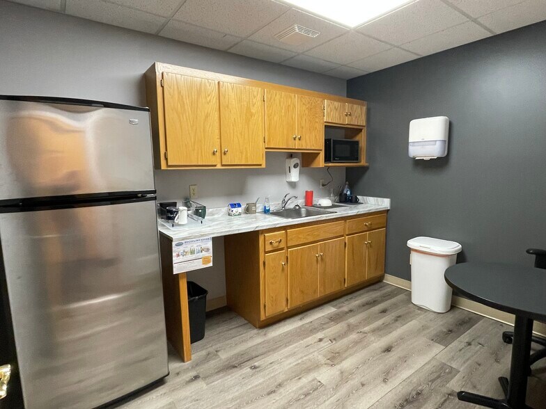 More Photos Of 231 Main St, Elk River Office For Lease