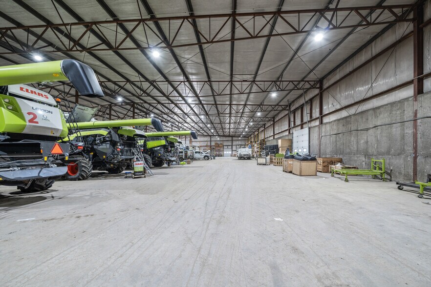 More Photos Of 46 Mccool Cres, Crossfield Warehouse For Sale