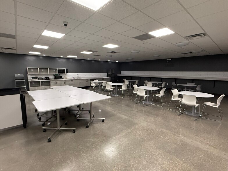 More Photos Of 509 Commerce Blvd, Crawfordville Warehouse For Lease