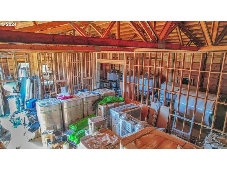 More Photos Of 200 Running Dogs Ln, Saint Helens Specialty For Sale