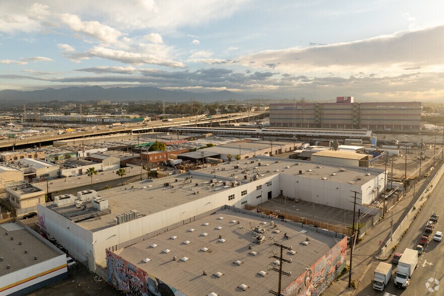 More Photos Of 2430 Porter St, Los Angeles Light Distribution For Lease