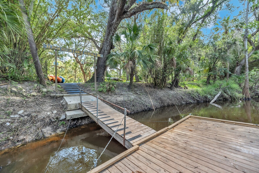 More Photos Of 4572 Alafia Canoe Trl, Valrico Storefront Retail Residential For Sale