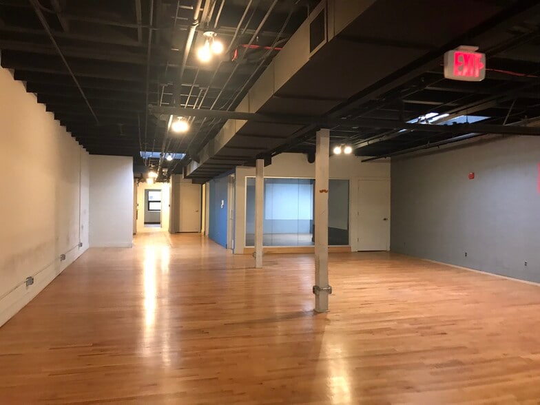 More Photos Of 308 S Main St, Royal Oak Storefront Retail Office For Lease