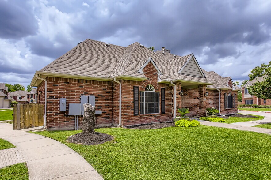 More Photos Of 12380 Wood Bayou Dr, Houston Apartments For Sale