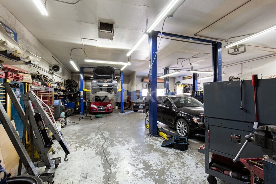 More Photos Of 4300 N Pecos Rd, Las Vegas Warehouse For Sale