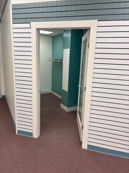 More Photos Of 185 Townsend Ave, Boothbay Harbor Storefront For Lease