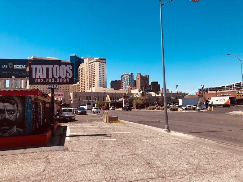 More Photos Of 2211 Paradise Rd, Las Vegas Office For Lease