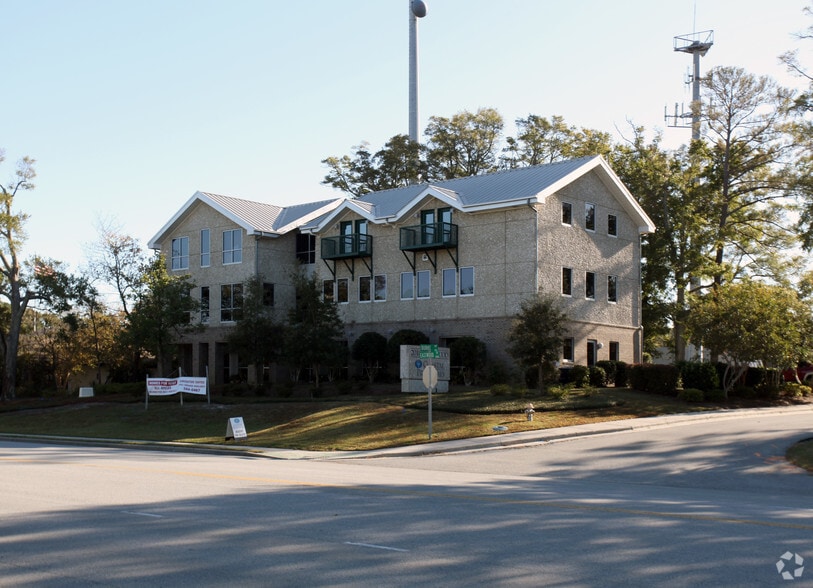 Primary Photo Of 2018 Eastwood Rd, Wilmington Office For Lease