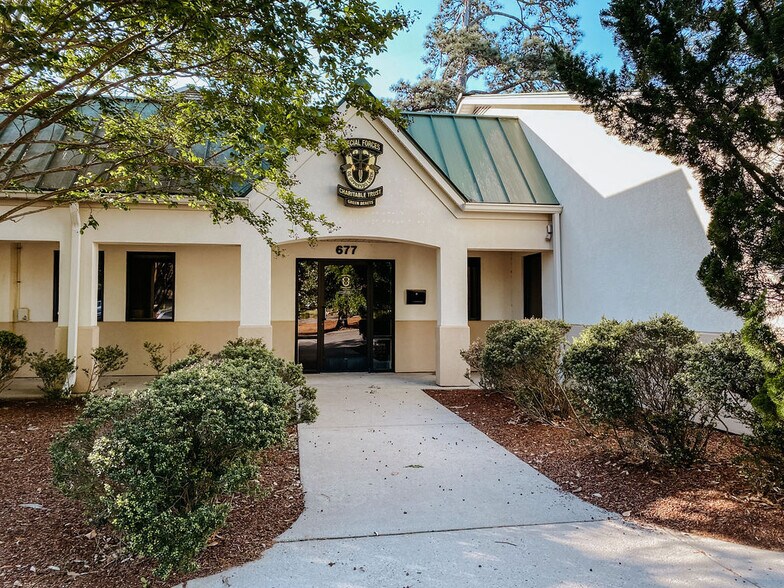More Photos Of 670 SW Broad St, Southern Pines Office For Lease
