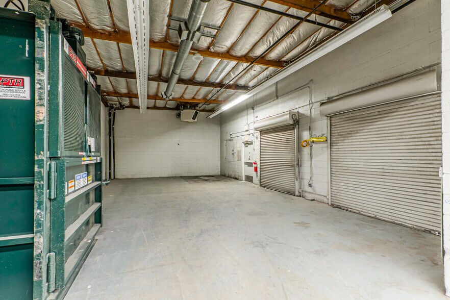 More Photos Of 3660 S 16th Ave, Tucson Department Store For Lease