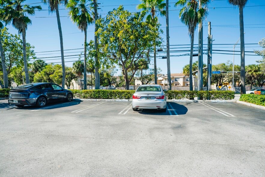 More Photos Of 7865 NW 46th St, Doral Warehouse For Lease