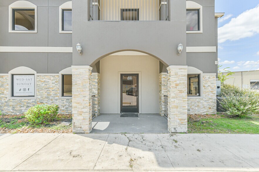 More Photos Of 20550 Townsen Blvd, Humble Office For Sale