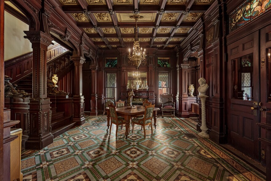 More Photos Of 809 Hall St, Saint Joseph Hospitality For Sale