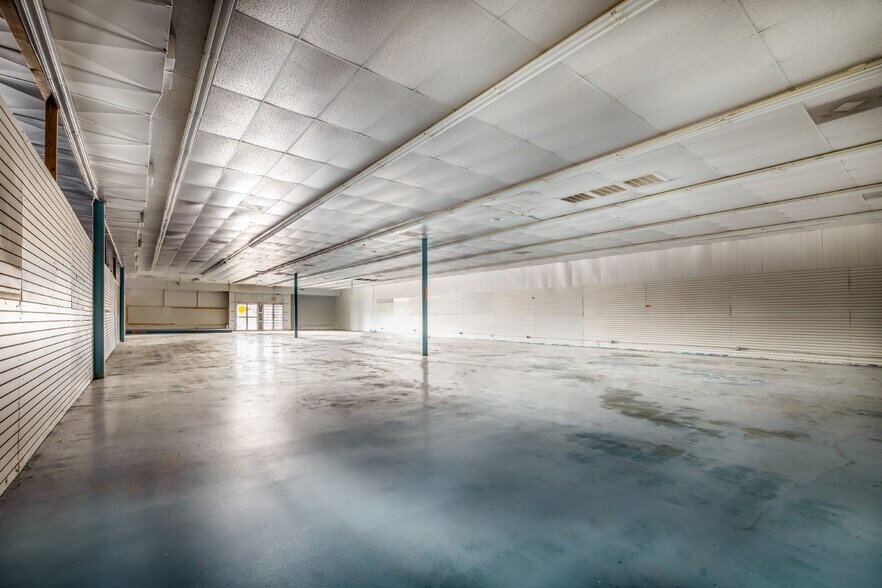 More Photos Of 3719-3815 Blanco Rd, San Antonio Storefront For Sale