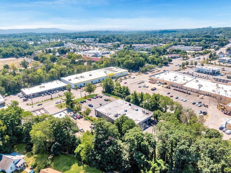 More Photos Of 27 N Middletown Rd, Nanuet Freestanding For Lease