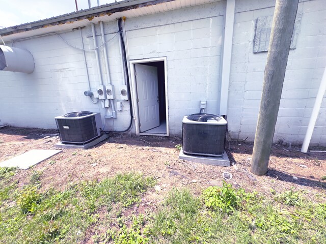 More Photos Of 3851 Harrington st, Oak Park Freestanding For Sale