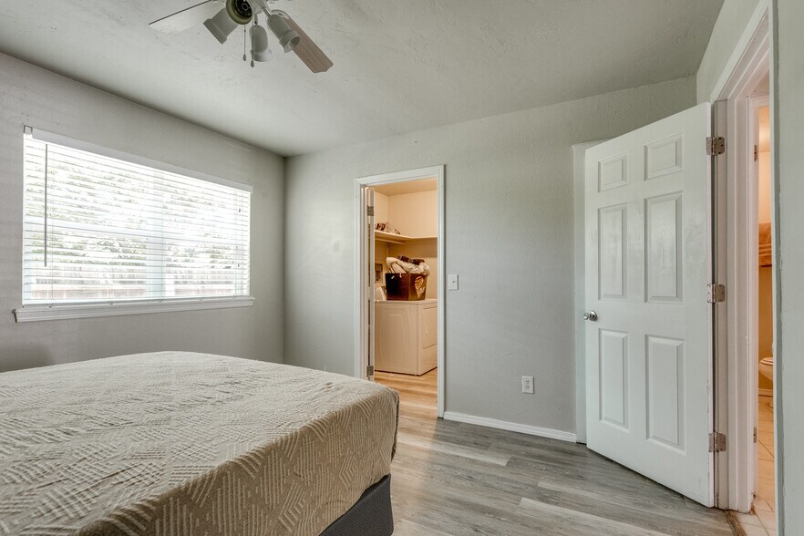 More Photos Of NW 10th St & N Classen Blvd, Oklahoma City Apartments For Sale