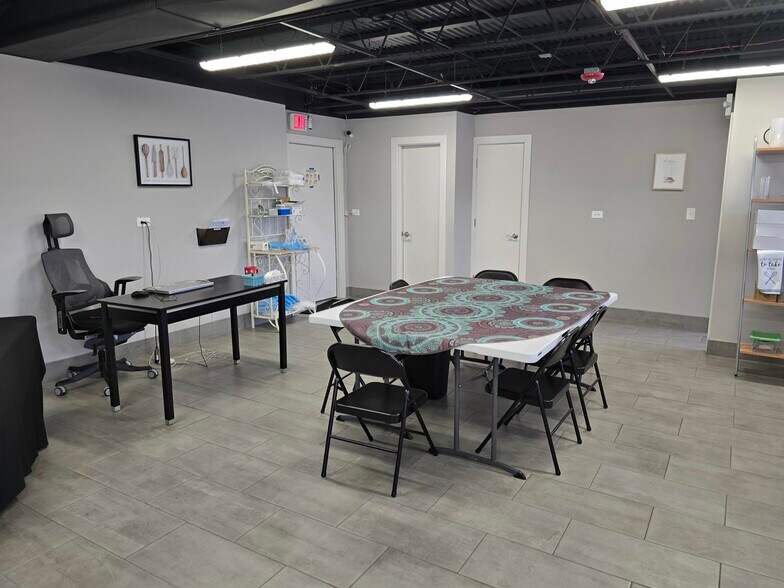 More Photos Of 8030 N Lawndale Ave, Skokie Warehouse For Sale