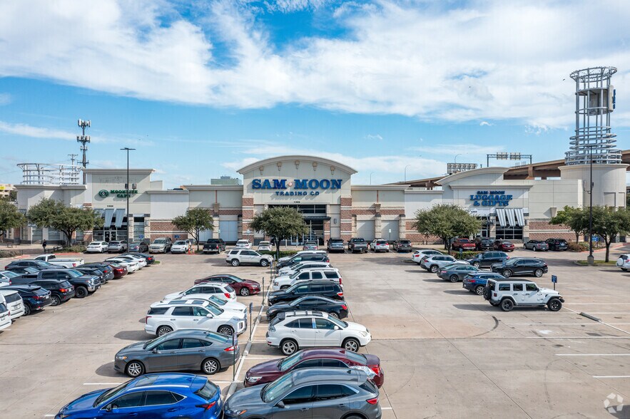 More Photos Of 11818-11834 Harry Hines Blvd, Dallas Unknown For Lease
