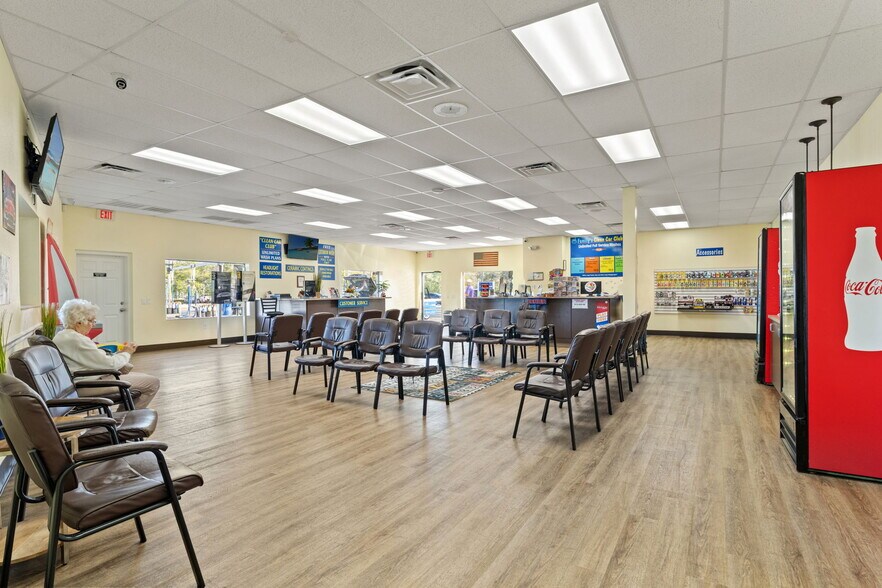 More Photos Of 1108 Commercial Way, Spring Hill Freestanding For Sale