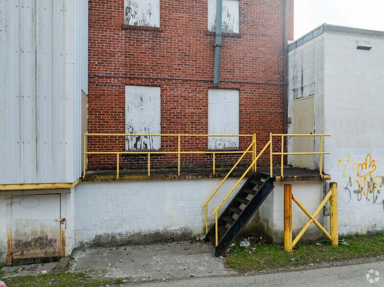 More Photos Of 421 Main St, Madison General Retail For Sale