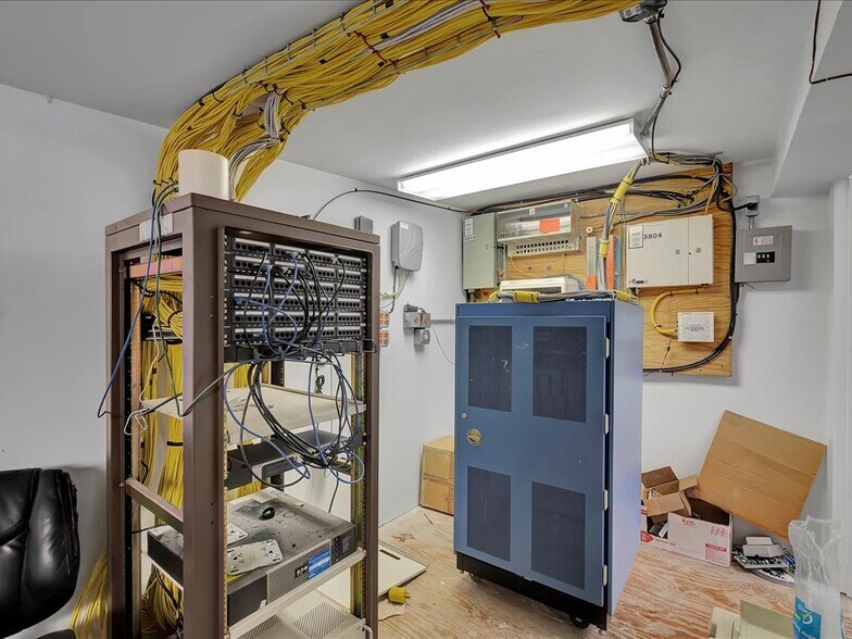 More Photos Of 3804 South St, Nacogdoches Warehouse For Sale