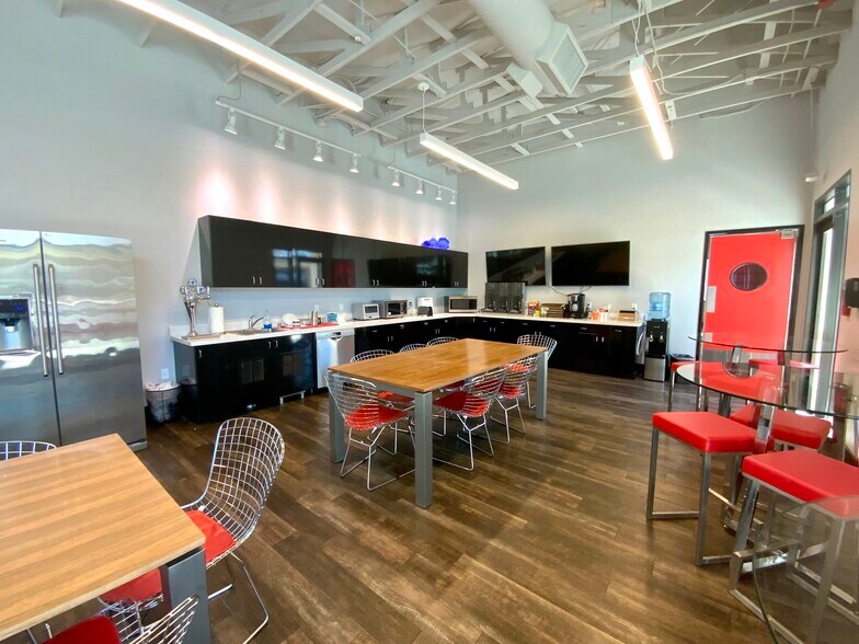 More Photos Of 311 N Pecos Rd, Henderson Telecom Hotel Data Hosting For Lease