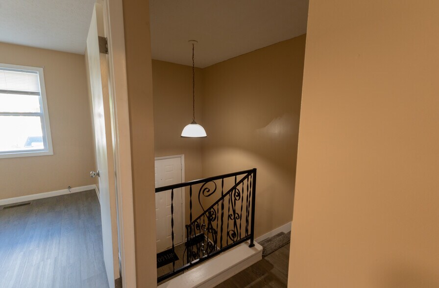 More Photos Of 105 Windy Cir, Franklin Multifamily For Sale