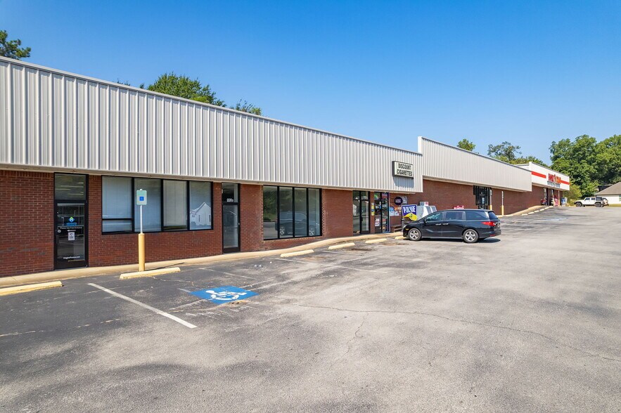 More Photos Of 121 Whitley Ave, Henderson Supermarket For Lease