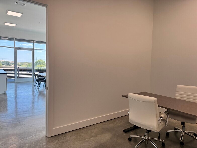 More Photos Of 330 Wonder World Dr, San Marcos Loft Creative Space For Lease